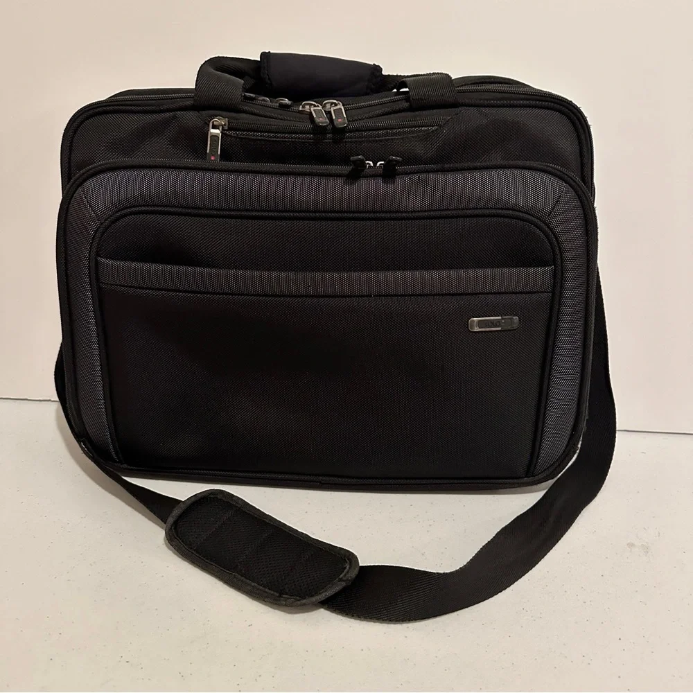 Solo Travel Sentry Check Fast Black Briefcase Laptop Style CLA314-4 Business